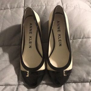 Beautiful and Klein shoes never worn size